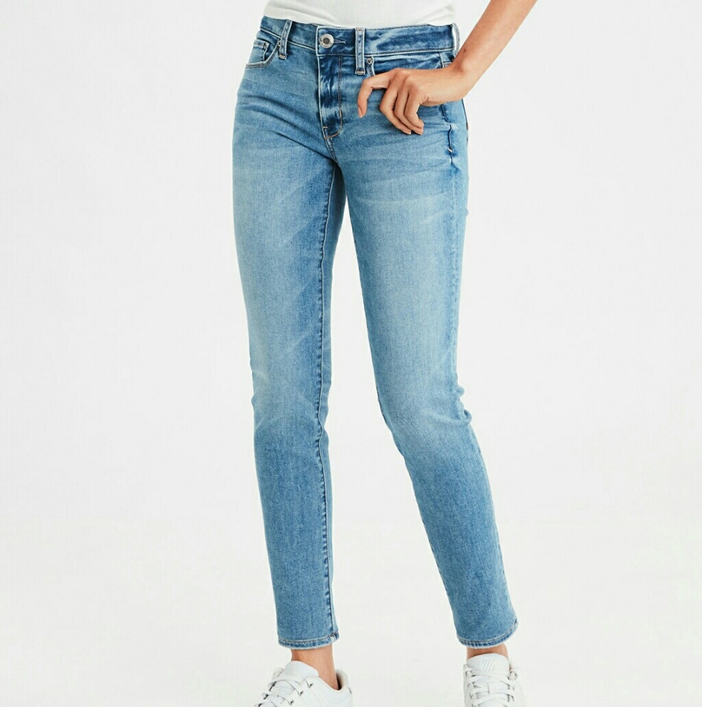 light wash american eagle jeans